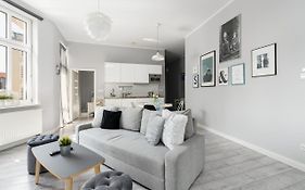 Scandi Male Garbary Apartment Piaskowa Near Old Market Square By Noclegi Renters